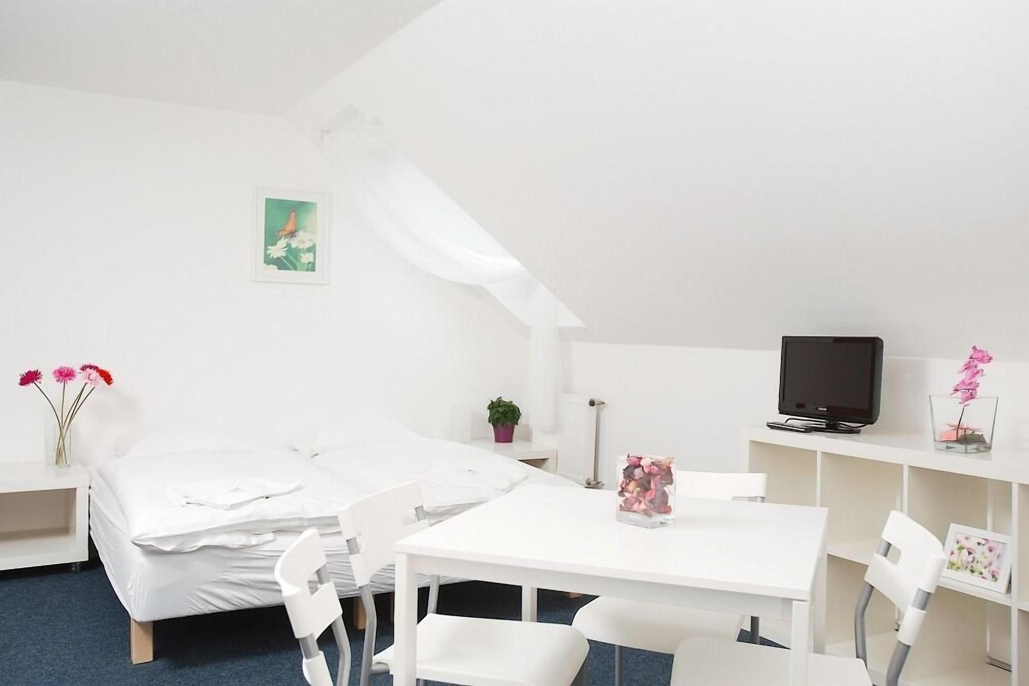 Hotel Stary Pivovar Прага Экстерьер фото